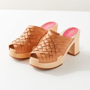 Swedish Hasbeens Monika Clog Woven Tan Leather NIB